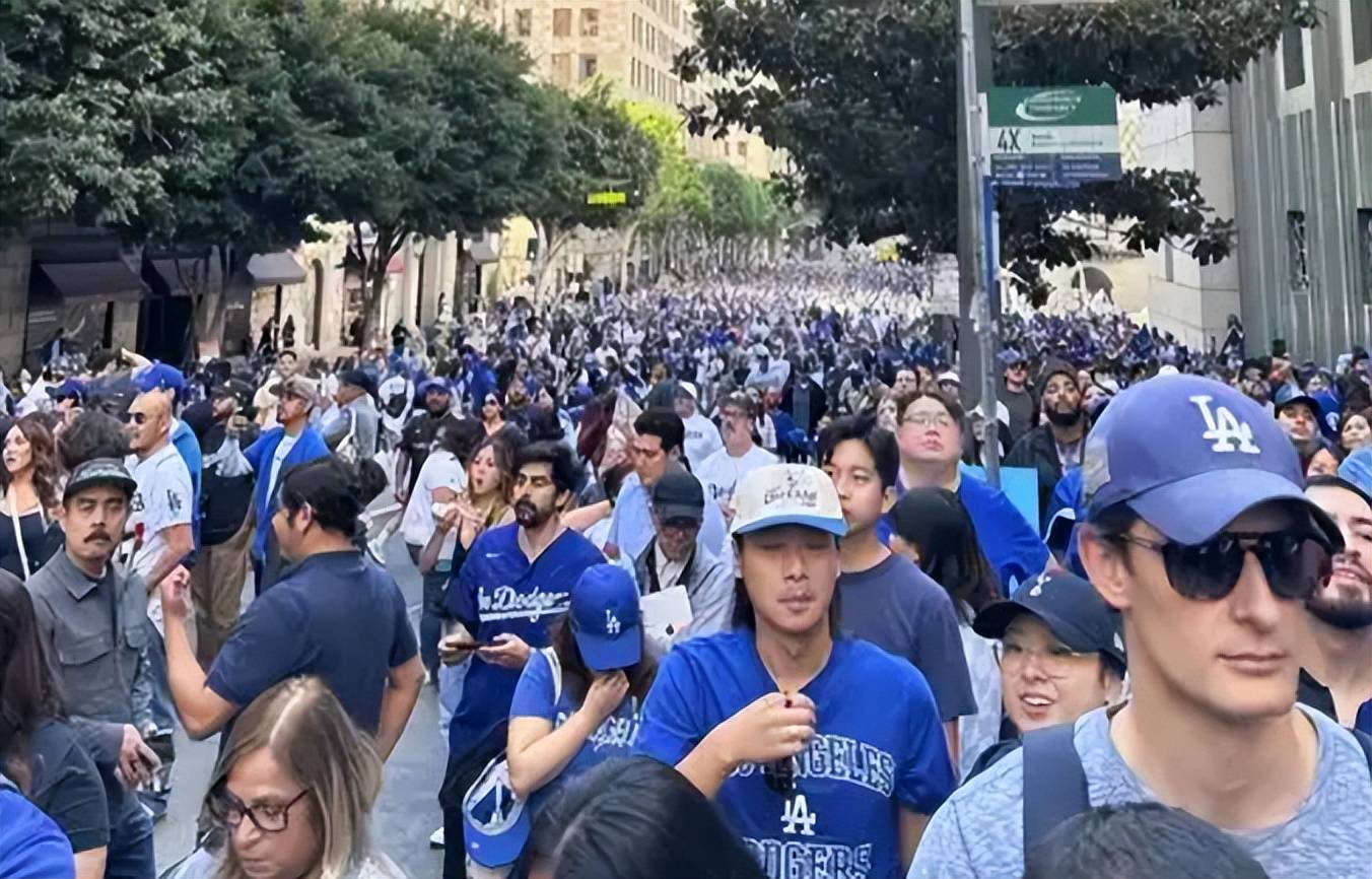 蓝色狂欢席卷洛杉矶,道奇两连冠,封神逆转奇迹铸就城市信仰
